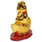 Maneki-neko tradicionális japán integető macska csónakban, szerencsét hoz - arany